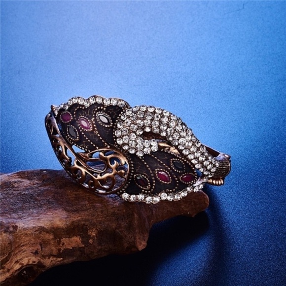 Crystal Swan Antique Gold Bracelet - Picture 8 of 8